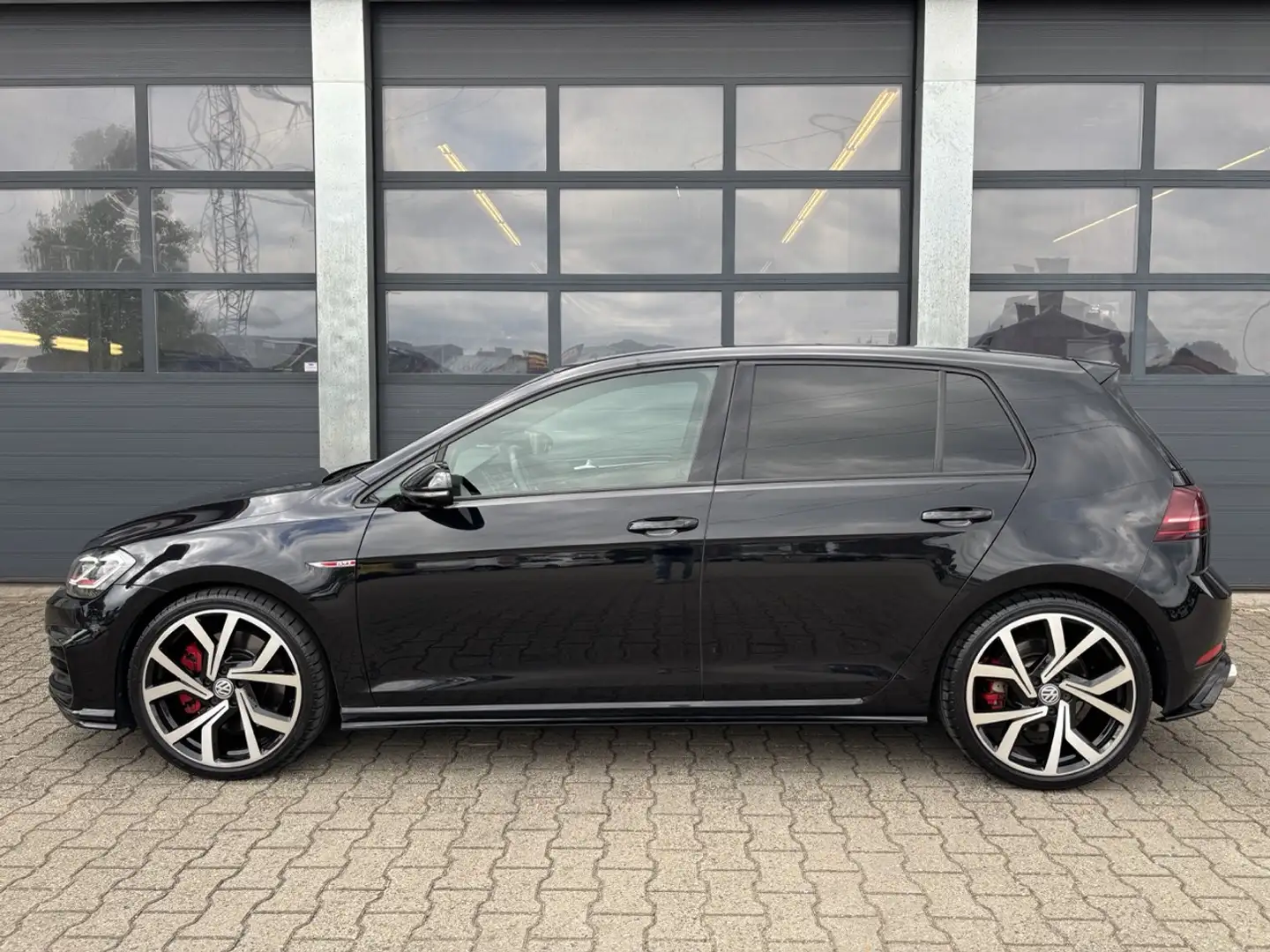 Volkswagen Golf Vii 2.0 TSI 245pk Automaat 5drs GTI Performance Zwart - 2