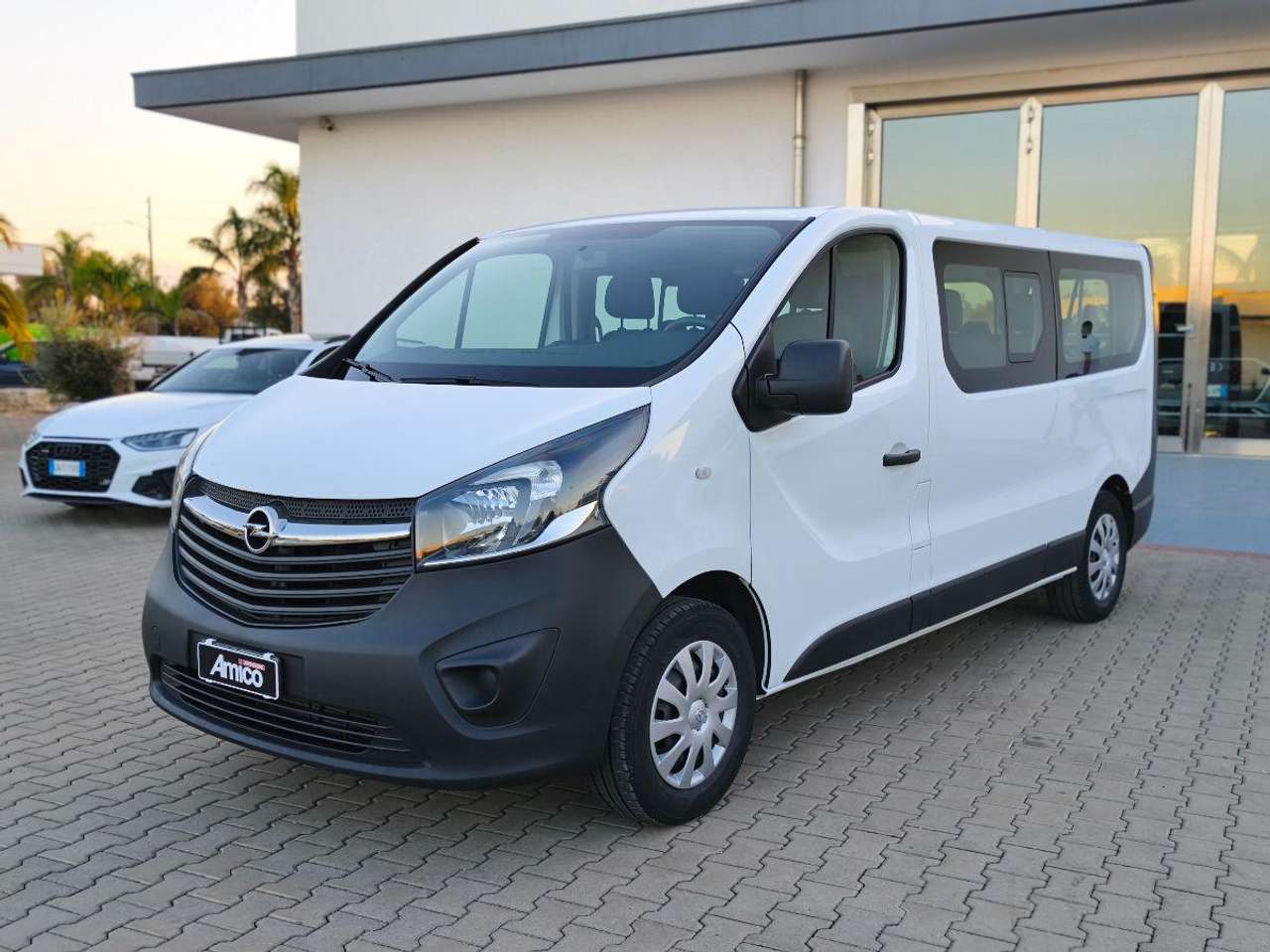 Opel Vivaro 9 Posti Passo Lungo + Gancio Traino