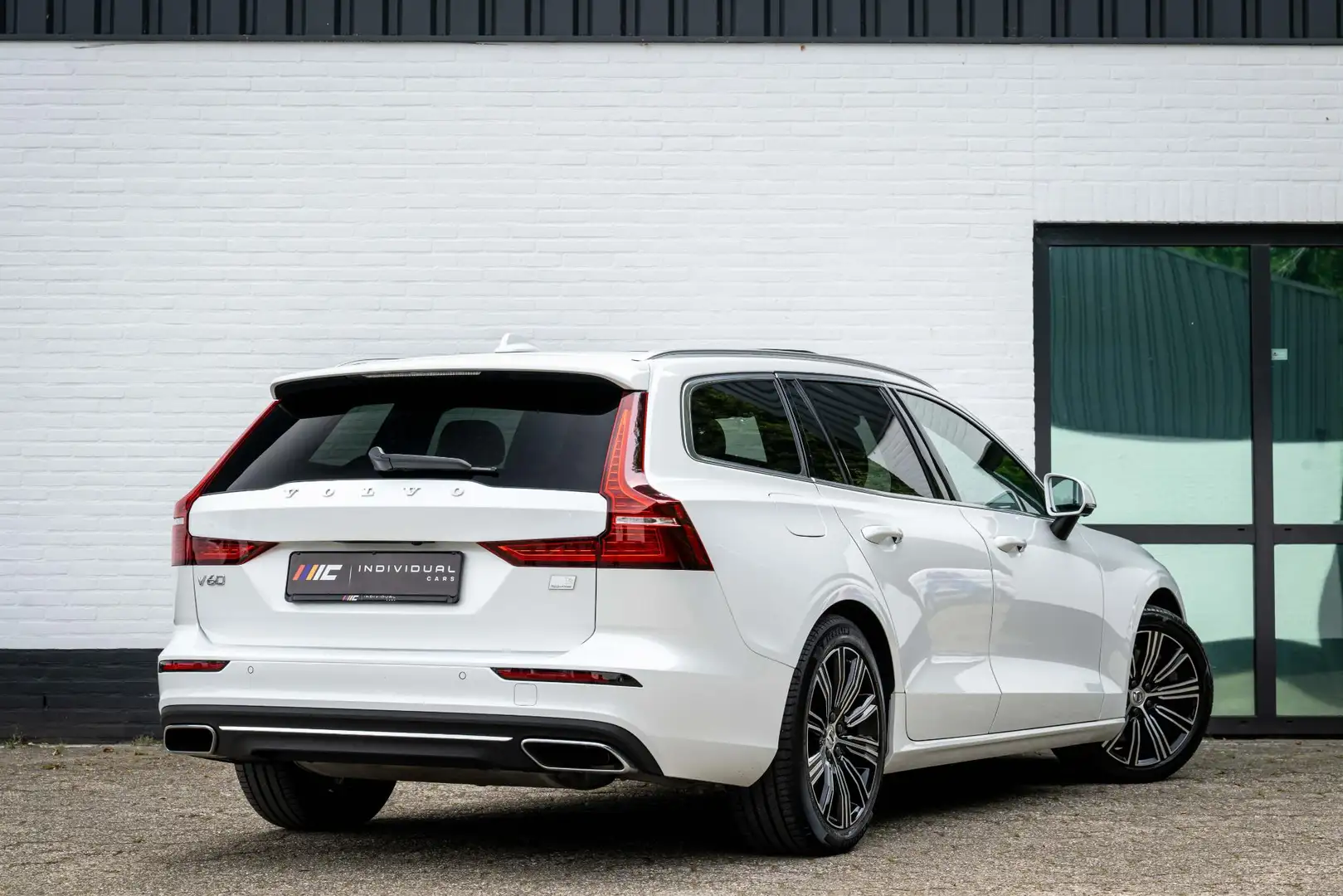 Volvo V60 2.0 T6 Recharge AWD Inscription LONG RANGE Massage Blanc - 2