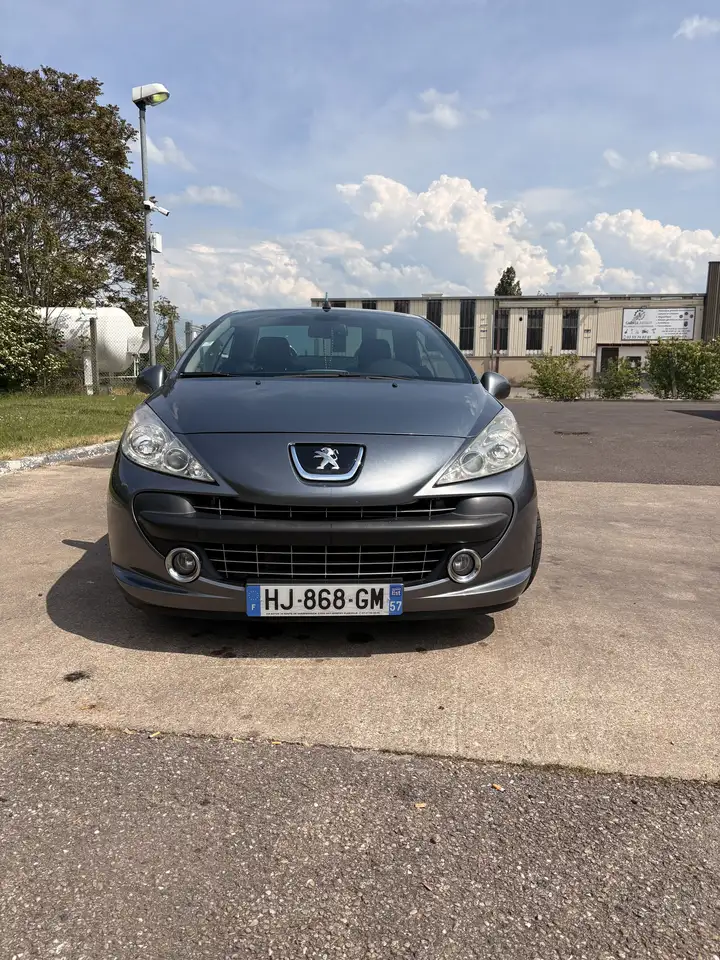 Peugeot 207 CC 1.6 HDi 16v FAP Sport