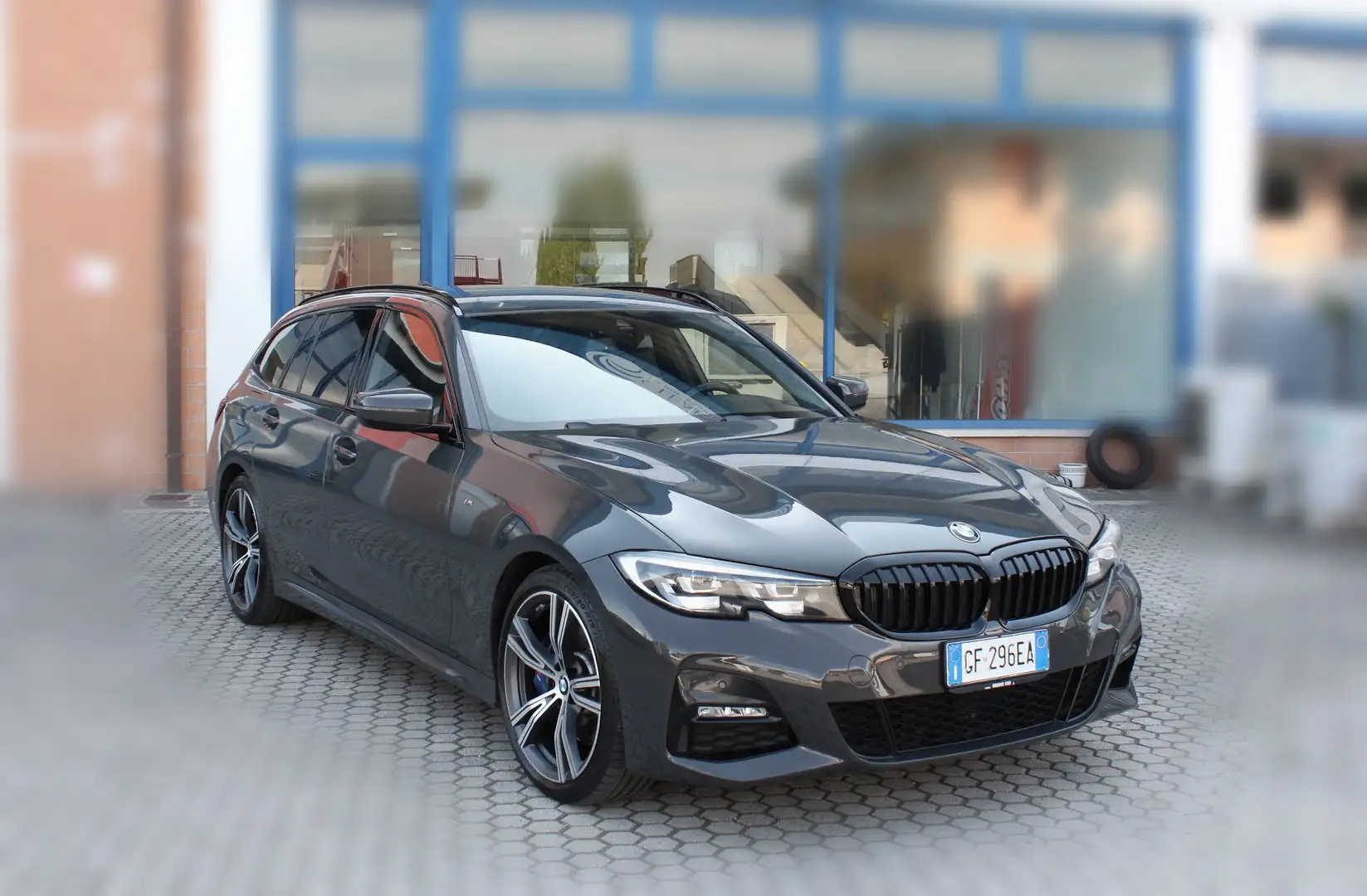 BMW 320 320d Touring mhev 48V xdrive Msport auto Grigio - 2