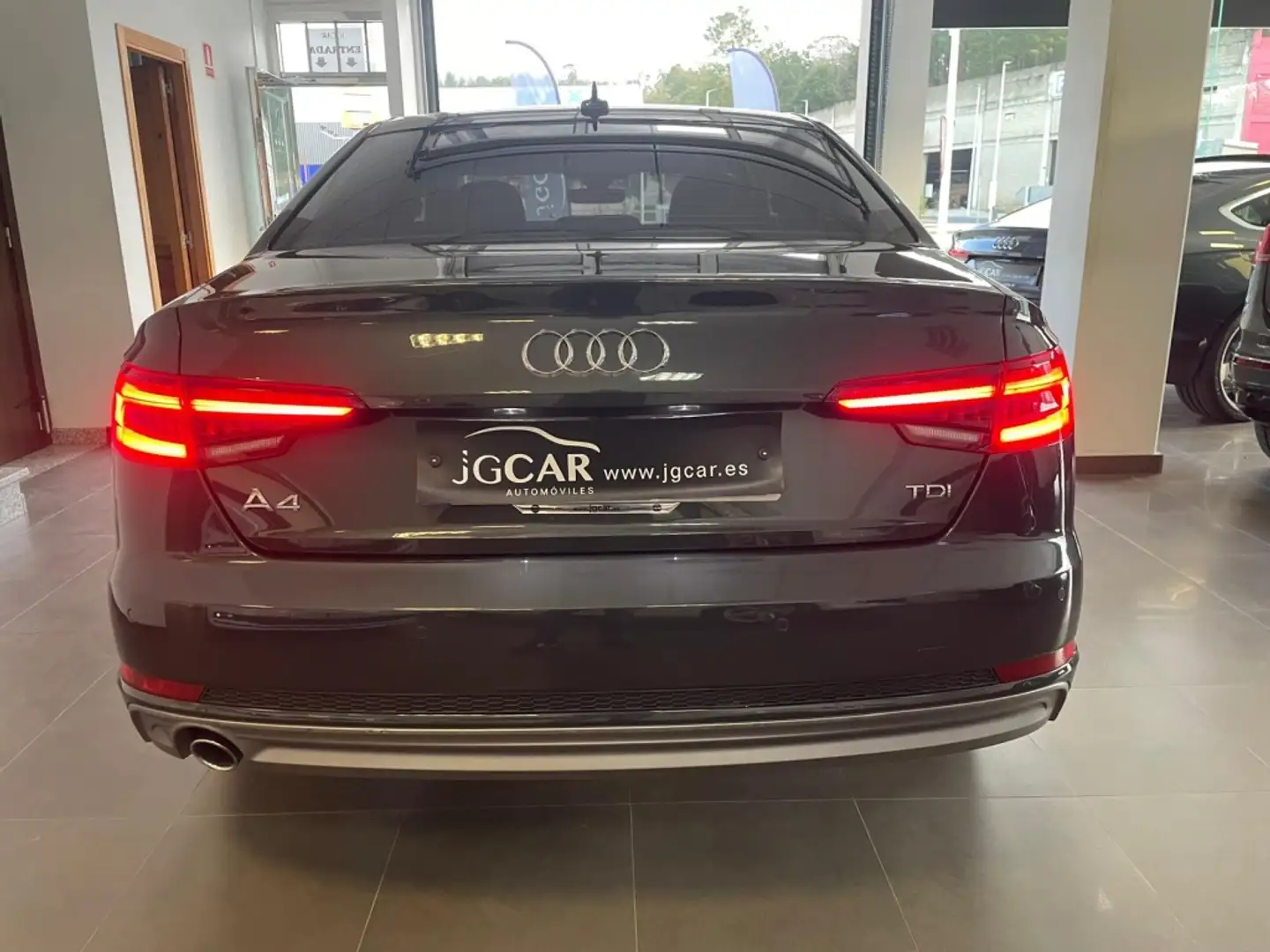 Audi A4 2.0TDI S line edition S tronic 110kW Grau - 2