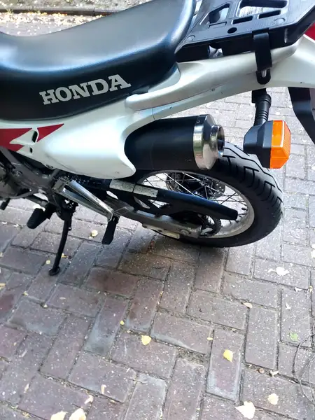 Honda NX 650 - foto 4