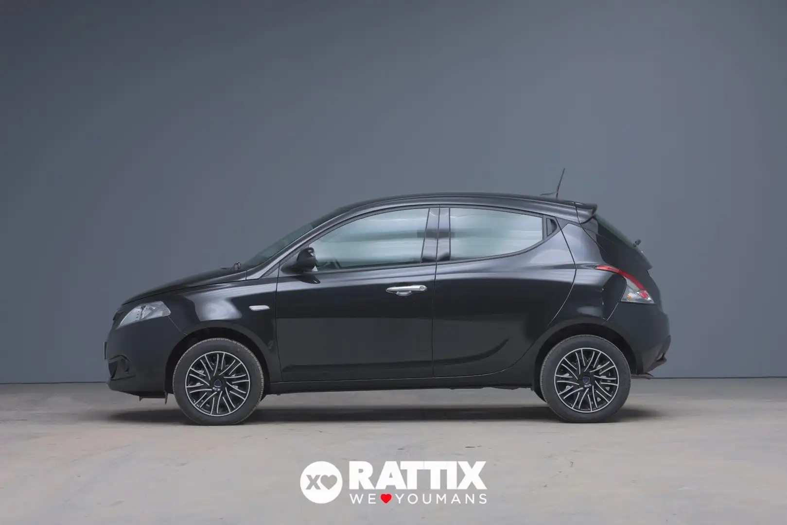Lancia Ypsilon 1.0 Firefly Hybrid 70CV Silver 5p.ti Schwarz - 2