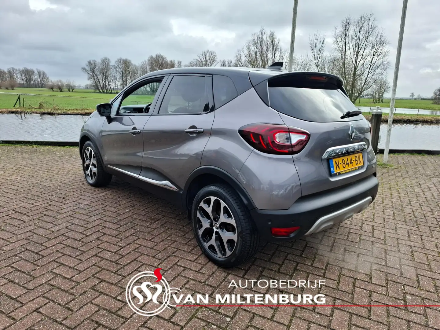 Renault Captur 1.2 TCe Intens automaat Clima Cruise Camera Navi Grau - 2