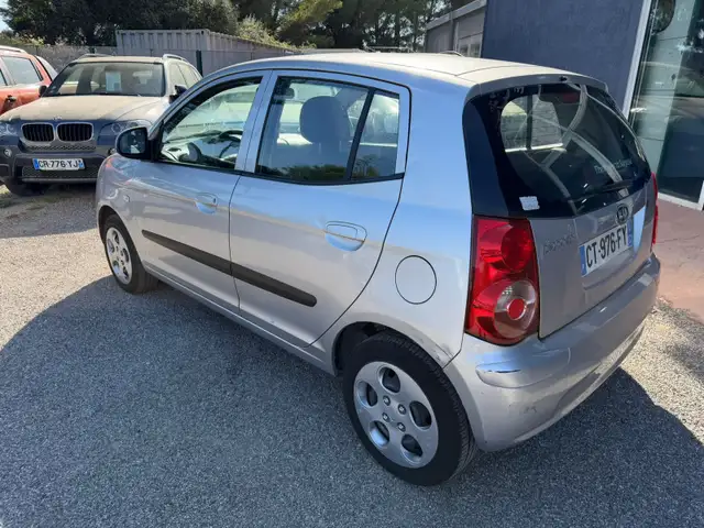 Kia Picanto view 3