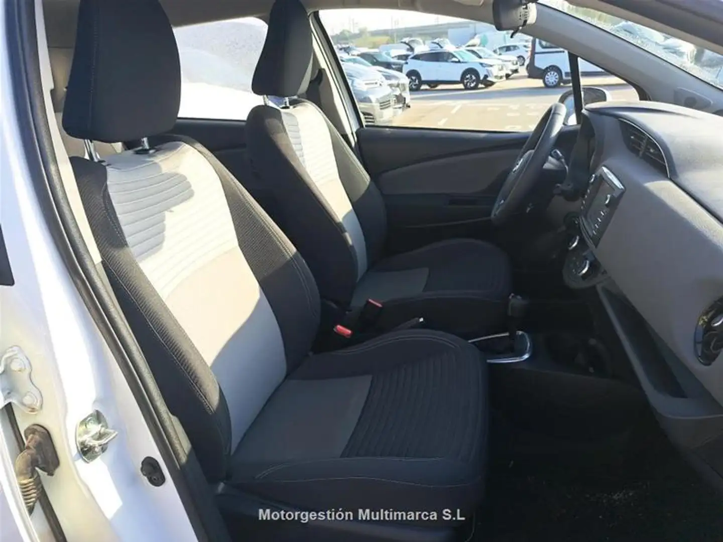Toyota Yaris 1.5 100H Active - 1