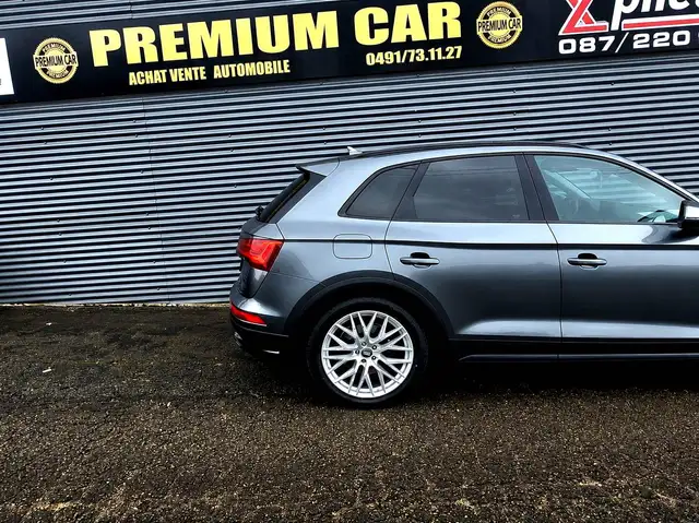 Audi Q5 view 10