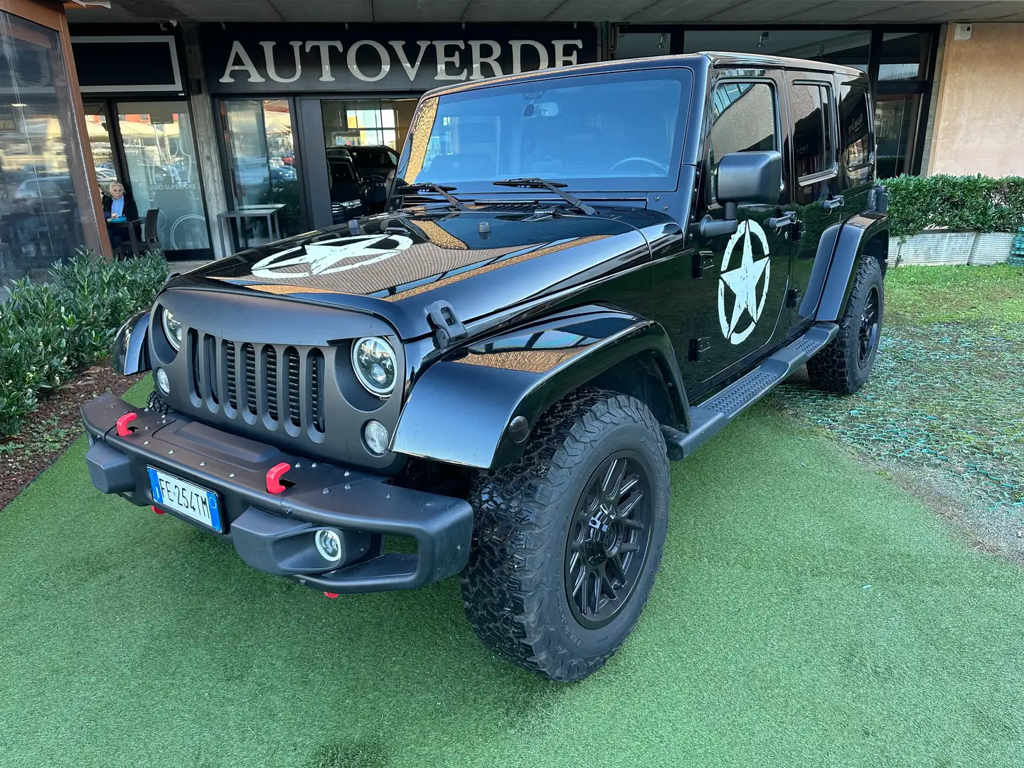 Jeep Wrangler Unlimited 2.8 CRD Sahara Auto E5+ ** 92000KM ** Zwart - 1