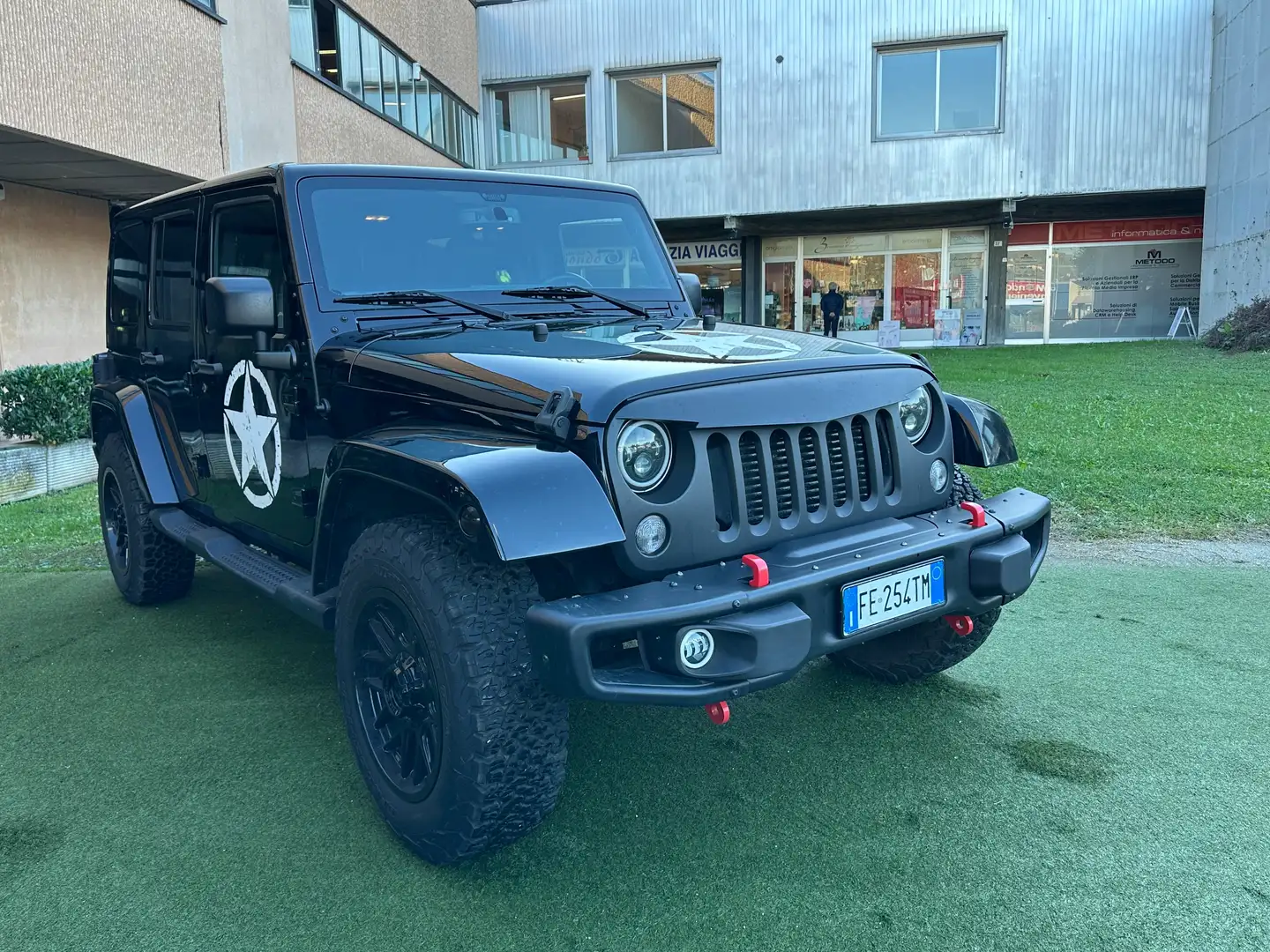 Jeep Wrangler Unlimited 2.8 CRD Sahara Auto E5+ ** 92000KM ** Zwart - 2