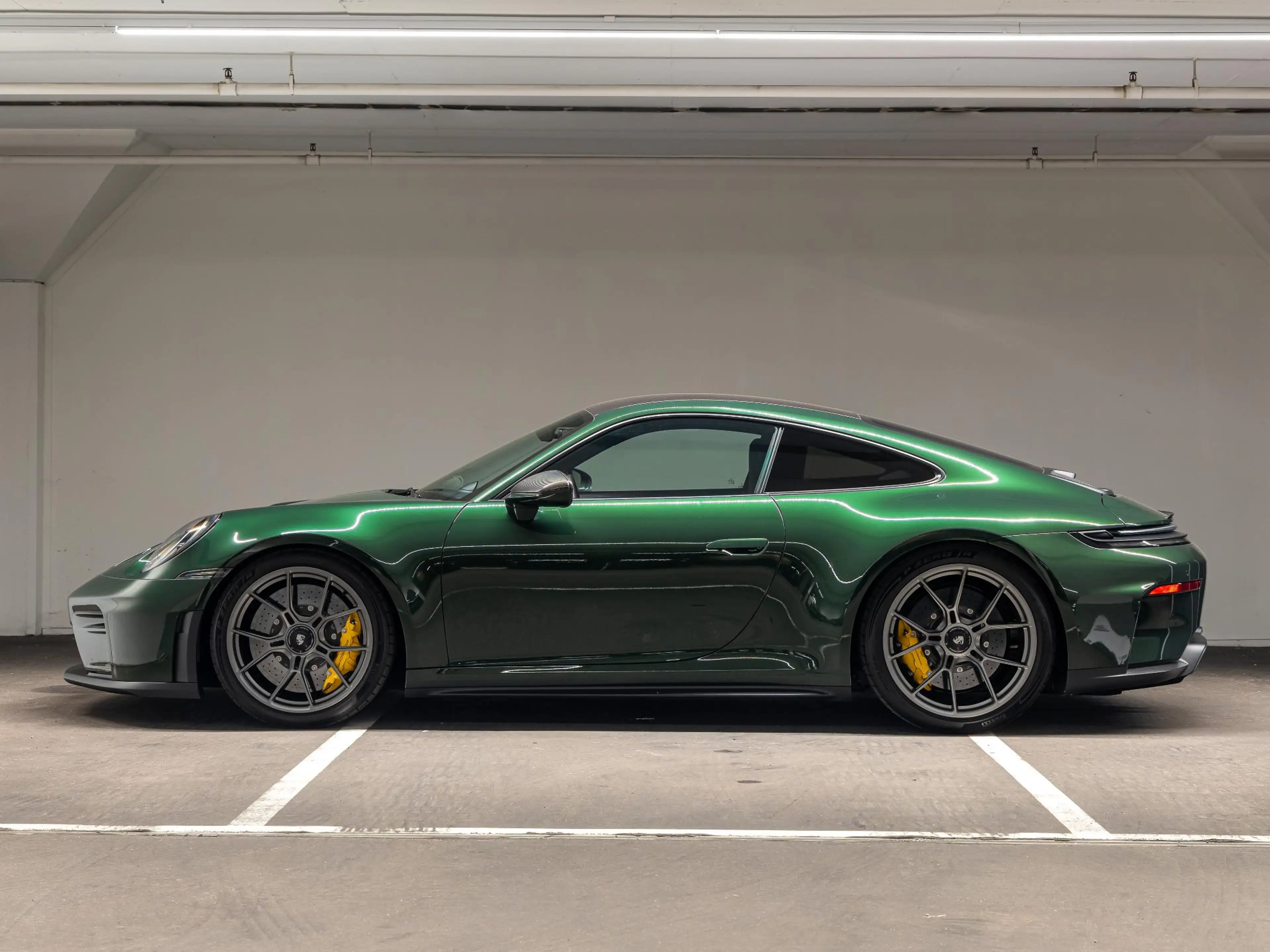 Porsche 992 4.0 GT3 Touring — photo 2
