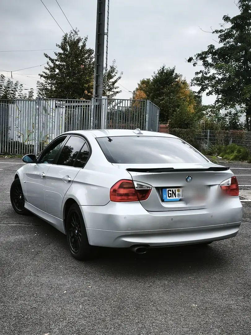 BMW 320 320d DPF Aut. - 1