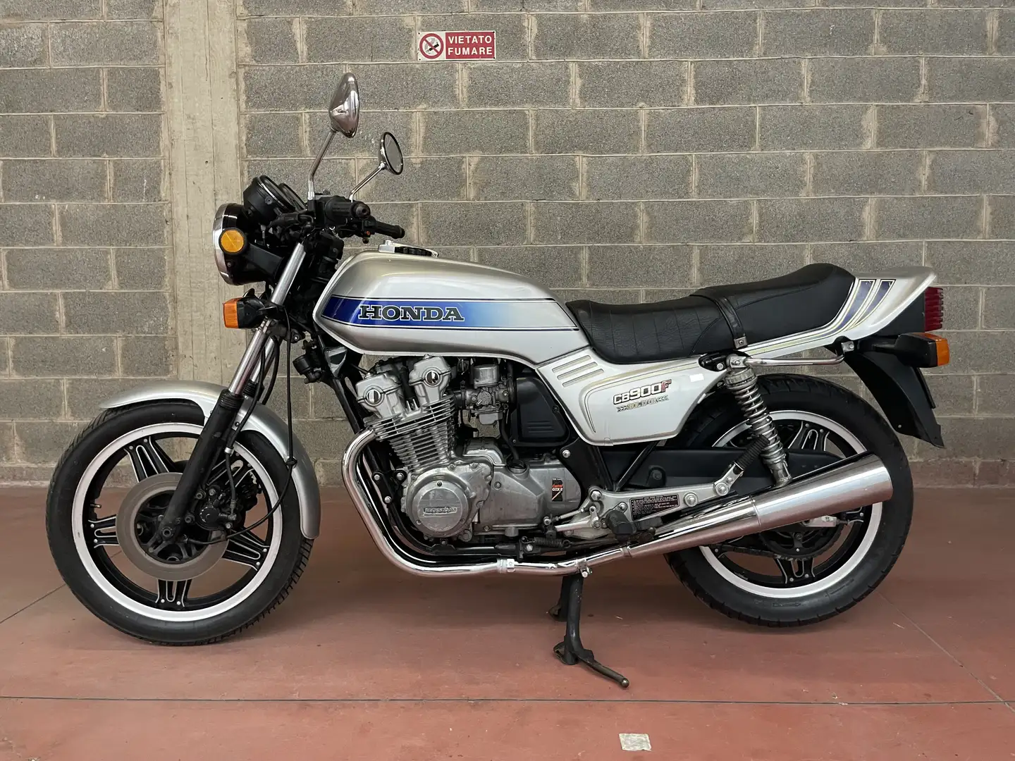 Honda CB 900 Plateado - 2