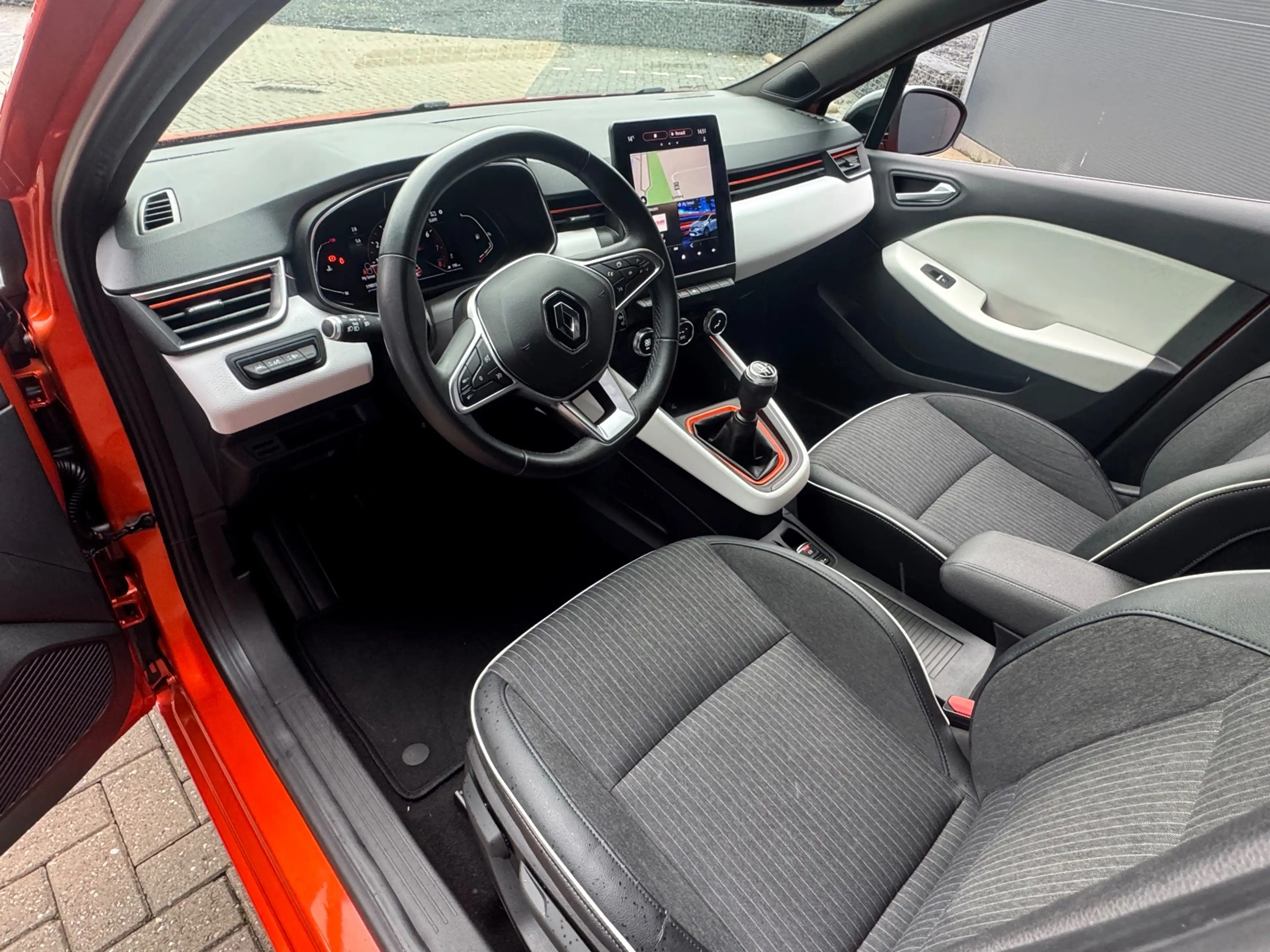 Renault Clio 1.0 TCe Intens / Facelift / Carplay / Led — photo 13