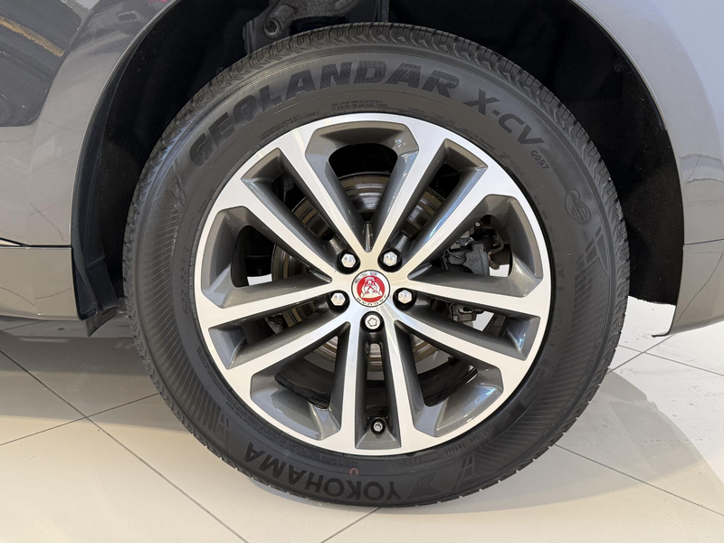 Jaguar F-Pace 2.0 Portfolio AWD 25t — photo 21