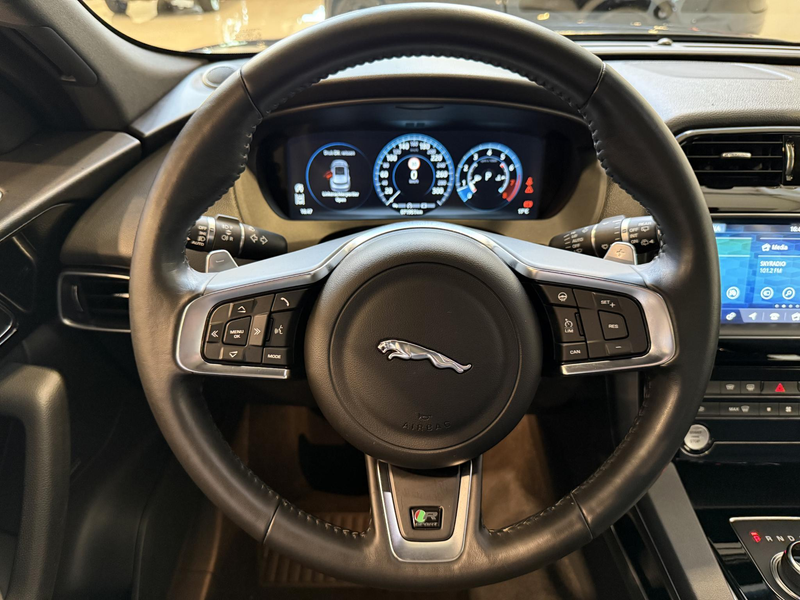 Jaguar F-Pace 2.0 Portfolio AWD 25t — photo 8