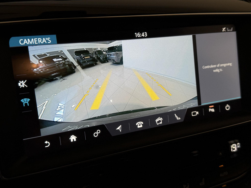 Jaguar F-Pace 2.0 Portfolio AWD 25t — photo 13