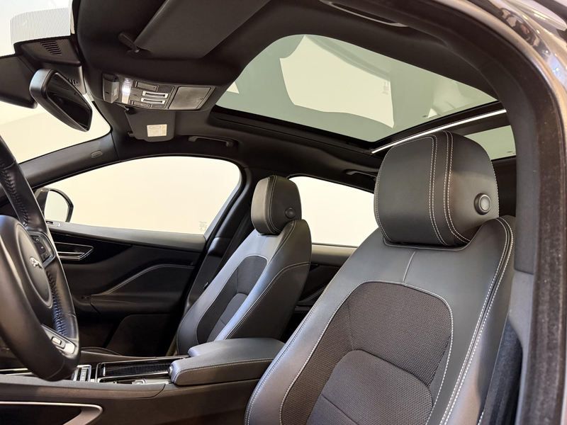 Jaguar F-Pace 2.0 Portfolio AWD 25t — photo 6