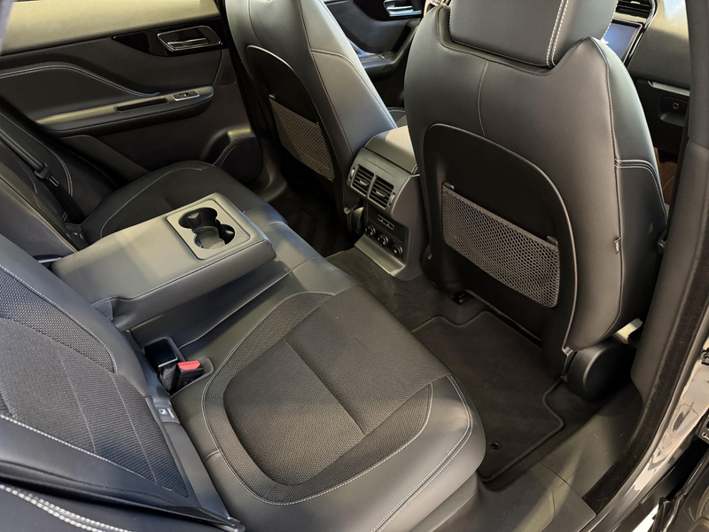 Jaguar F-Pace 2.0 Portfolio AWD 25t — photo 18