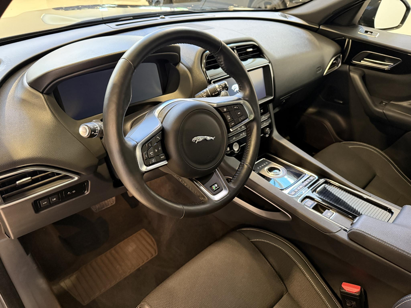 Jaguar F-Pace 2.0 Portfolio AWD 25t — photo 7