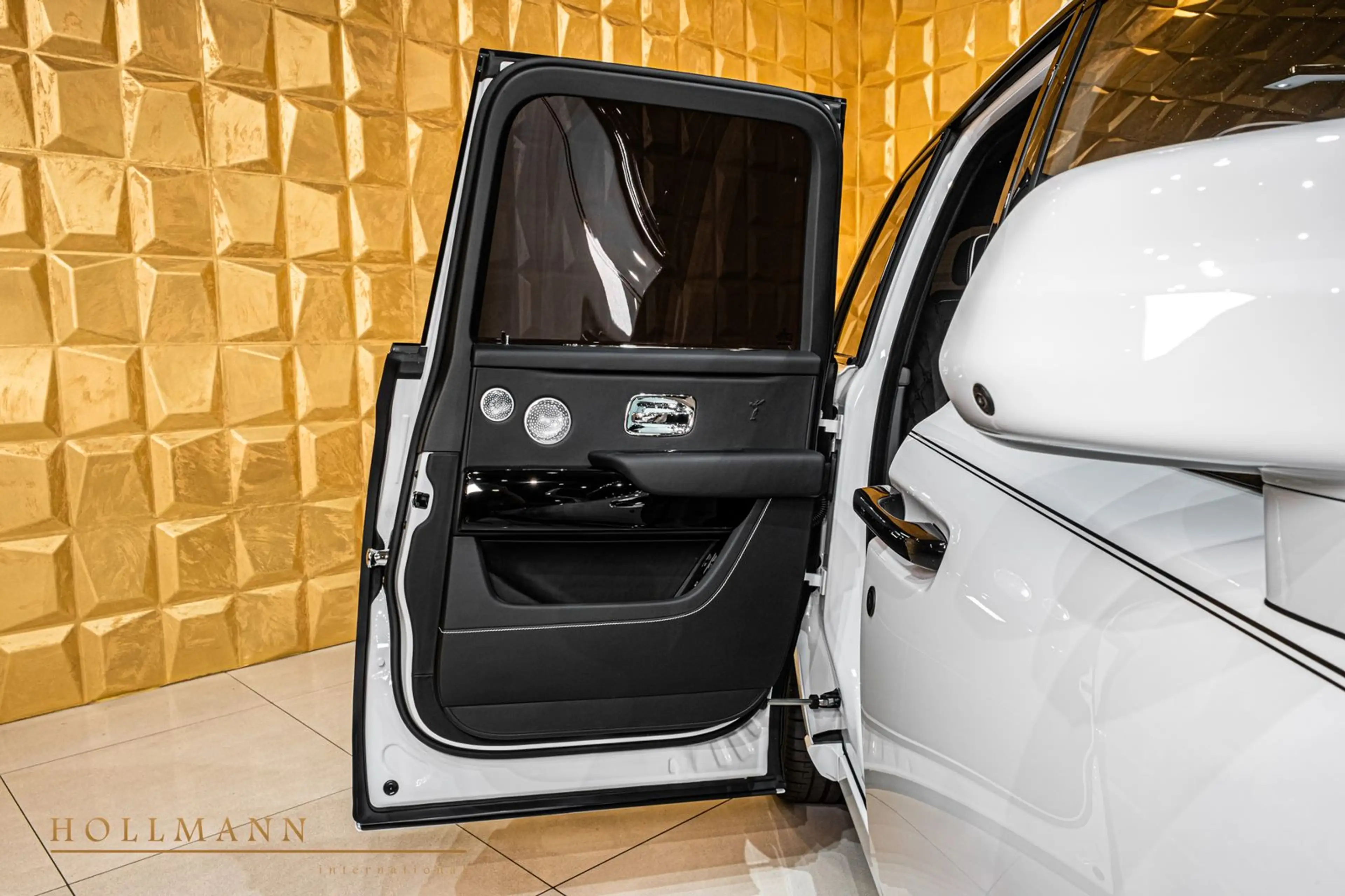 Rolls-Royce Cullinan SERIES II + BLACK BADGE + — photo 13