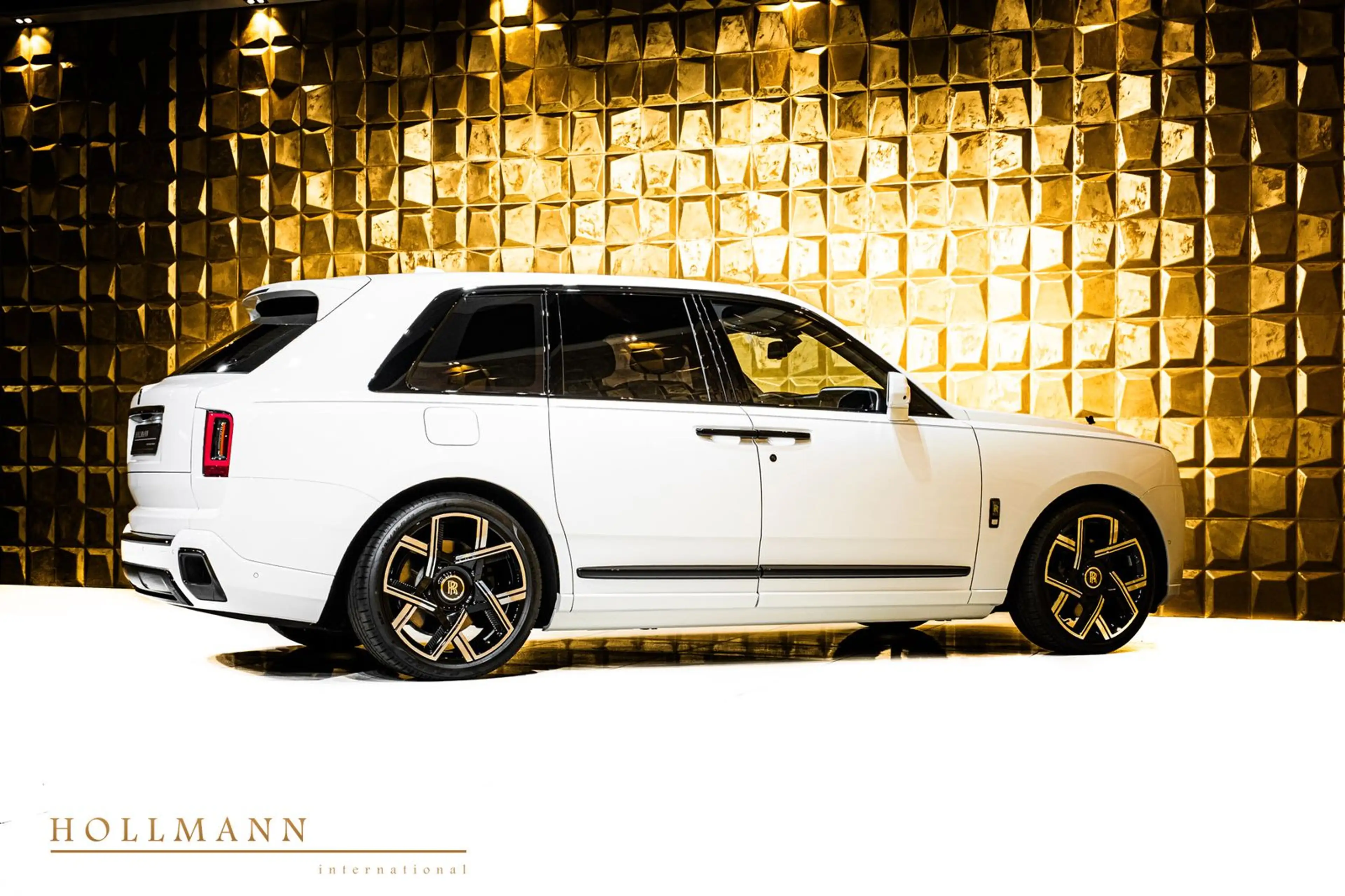Rolls-Royce Cullinan SERIES II + BLACK BADGE + — photo 11