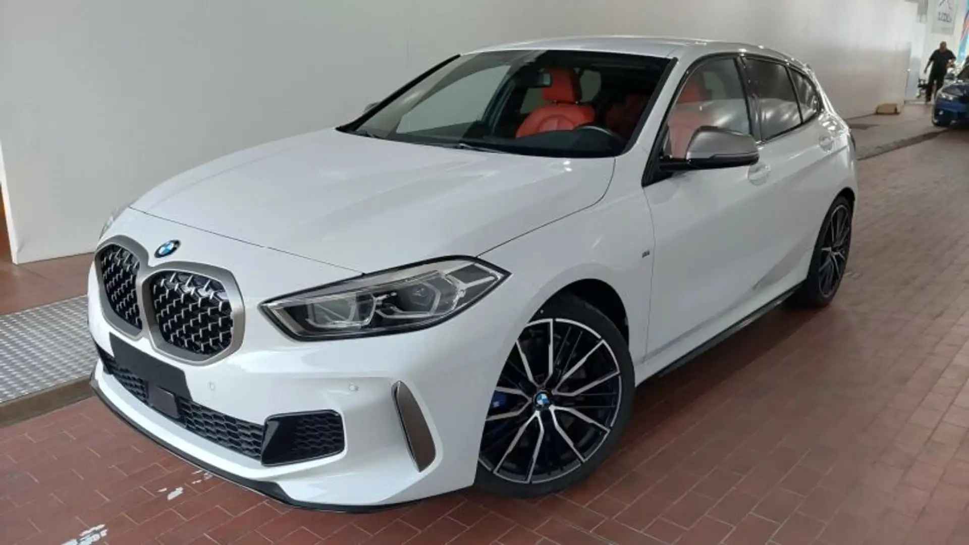 BMW 135 Mi xDr. LED LiveCockpit HiFi DAB Schaltwippen Blanc - 2