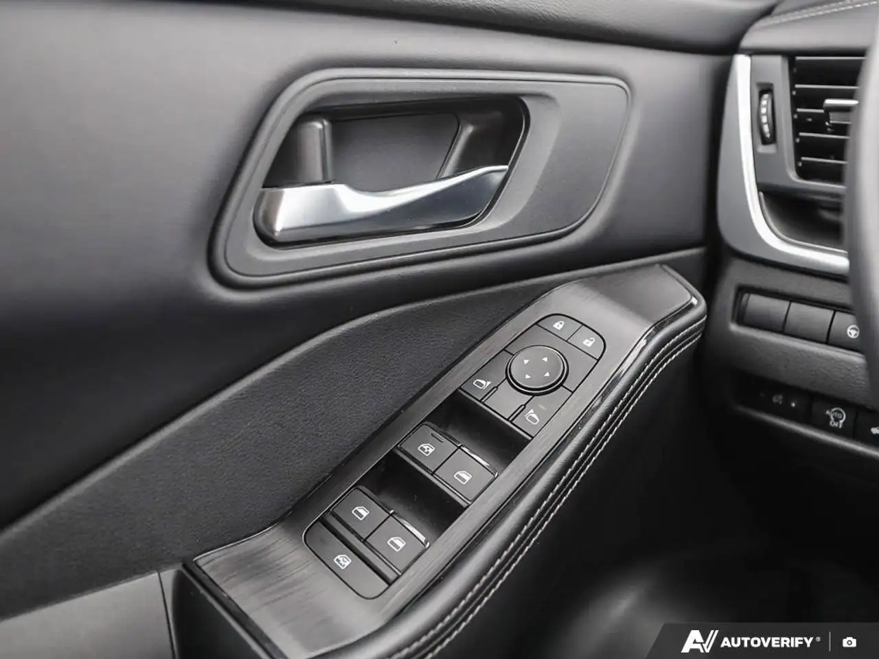 Nissan Rogue photo Nissan Rogue