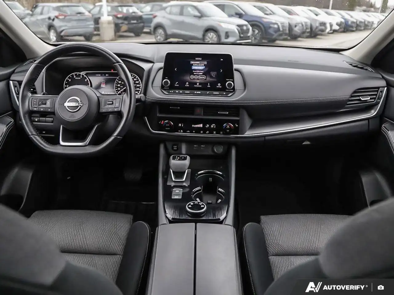 Nissan Rogue снимка Nissan Rogue