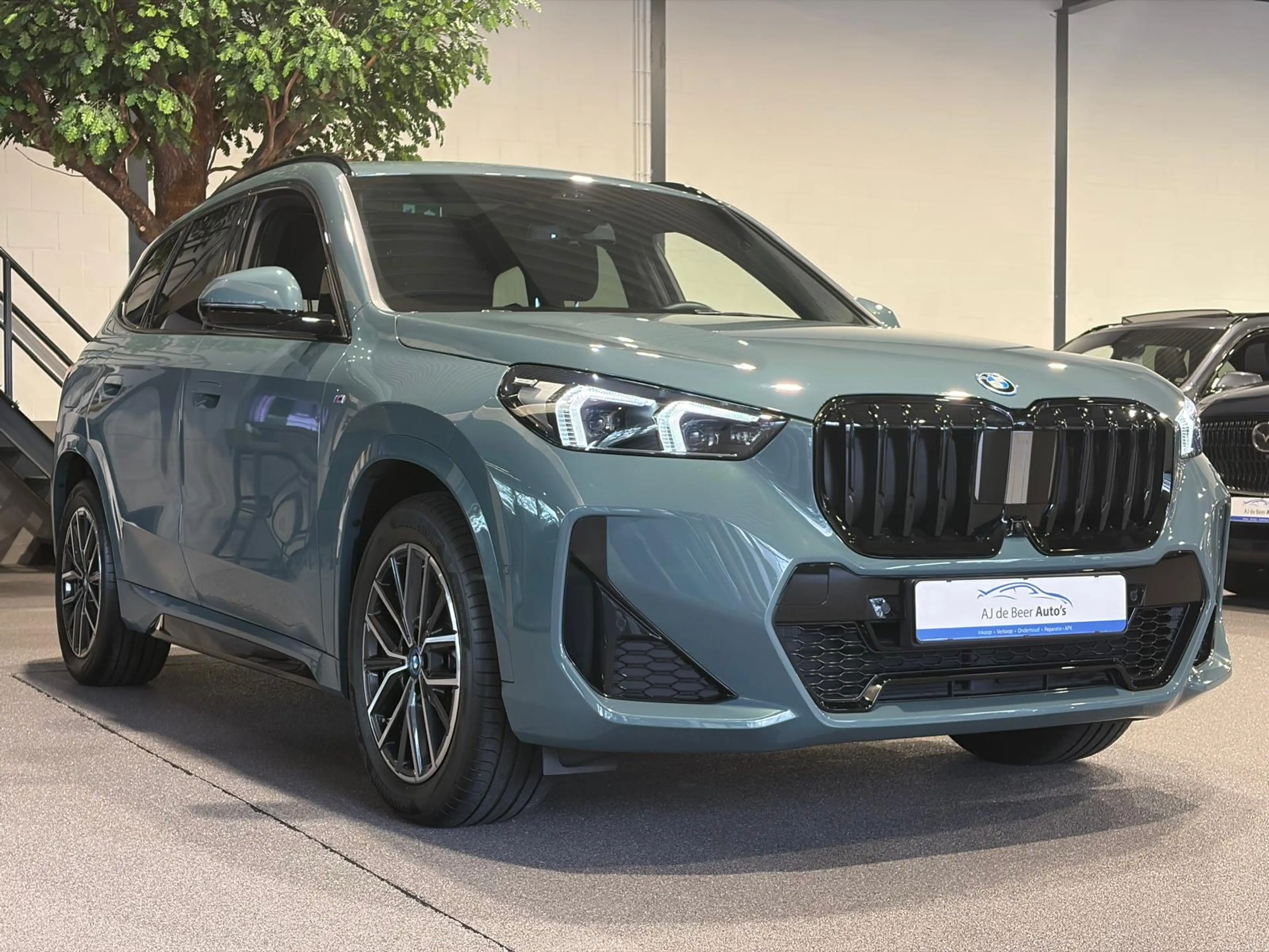 BMW X1 xDrive30e M-Sport | Panorama | HUD | 360 Camera — photo 5