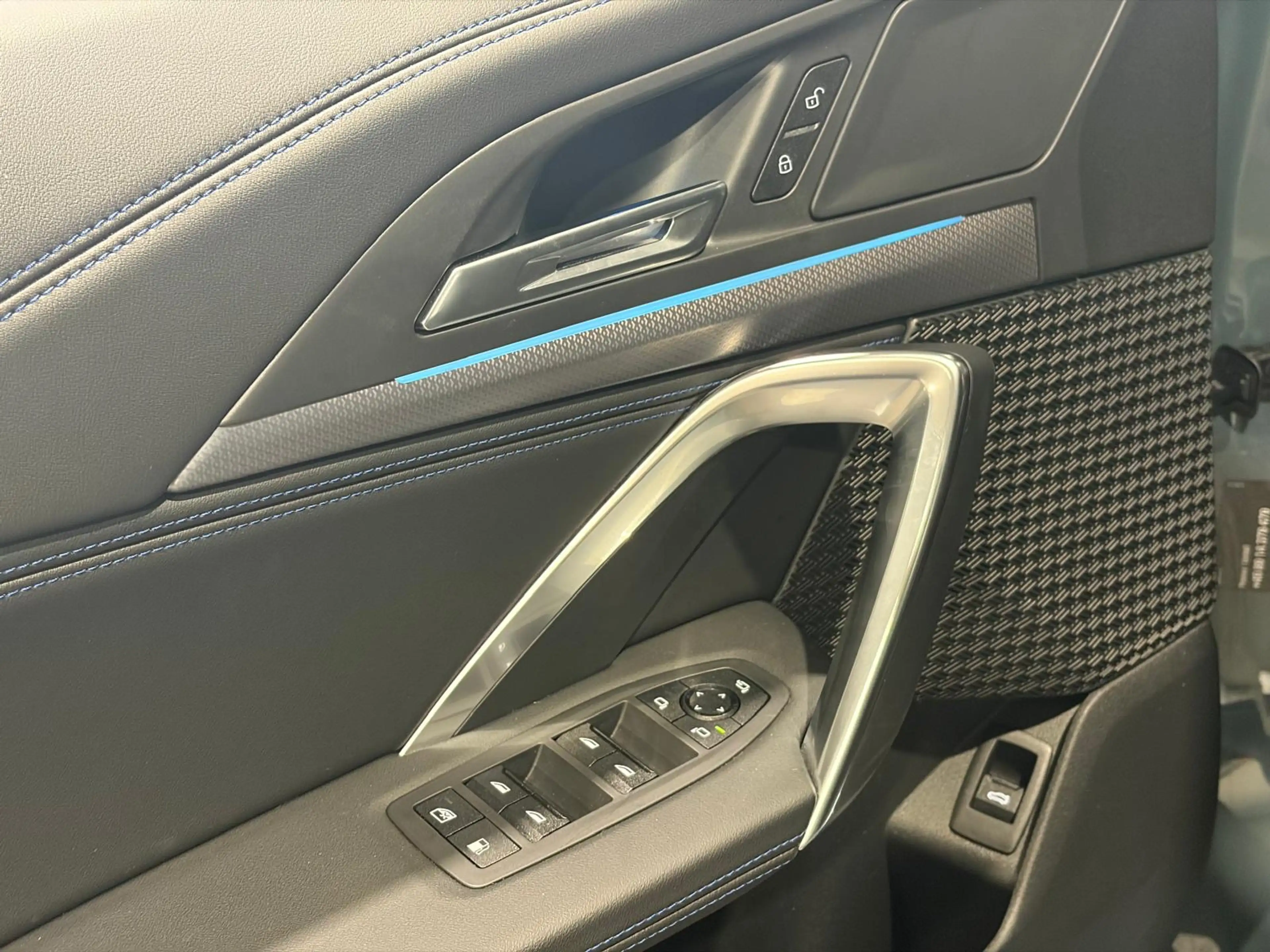 BMW X1 xDrive30e M-Sport | Panorama | HUD | 360 Camera — photo 33