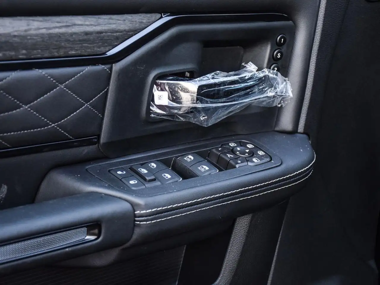 RAM 2500 снимка RAM 2500