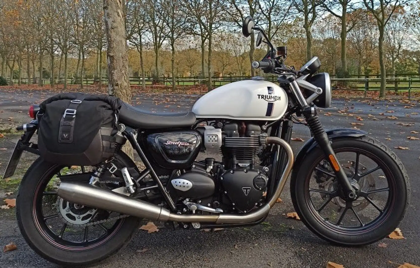 Triumph Street Twin 900 Alb - 1