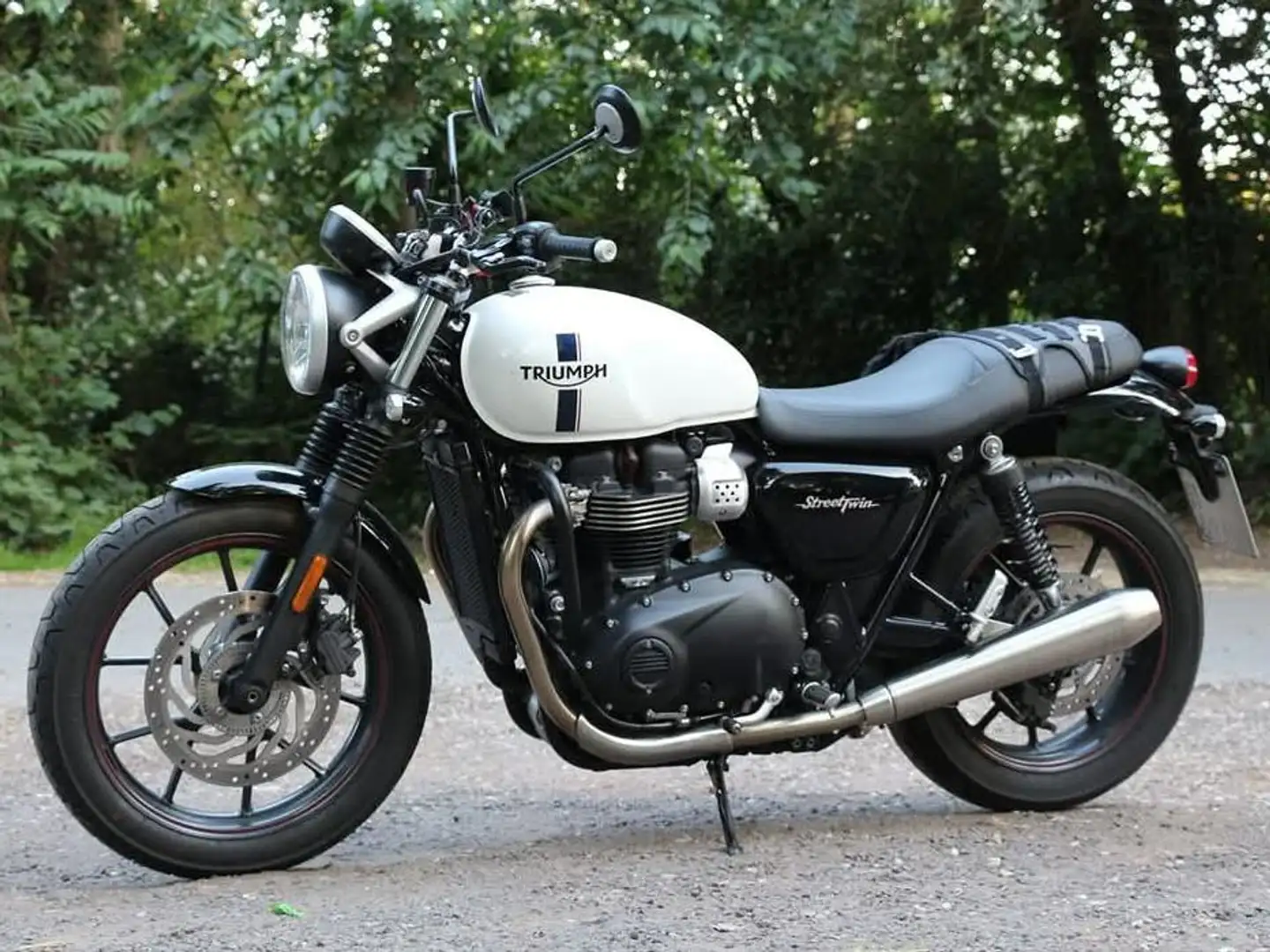 Triumph Street Twin 900 Alb - 2