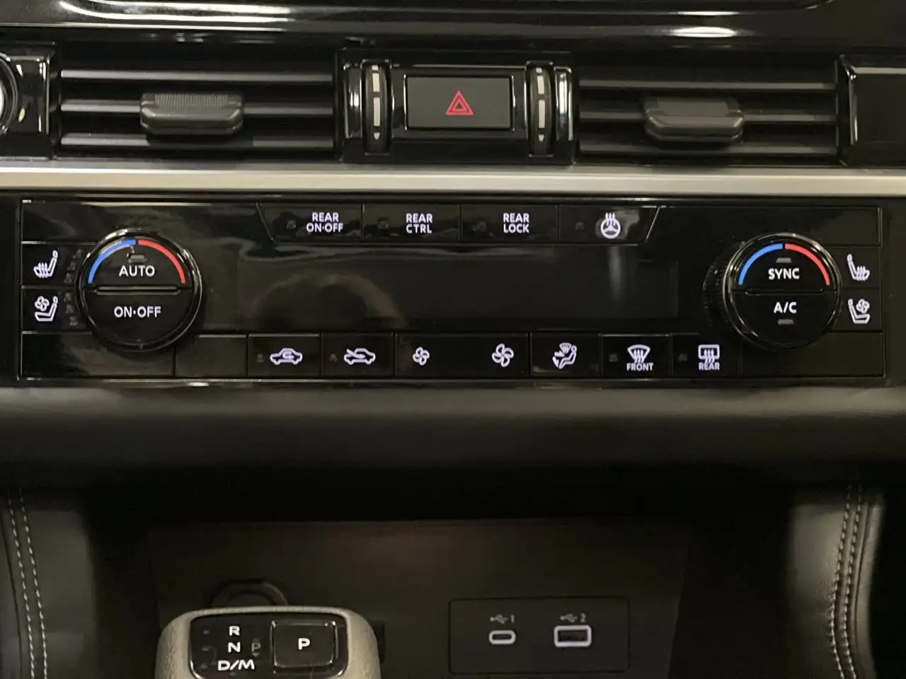Nissan Pathfinder снимка Nissan Pathfinder