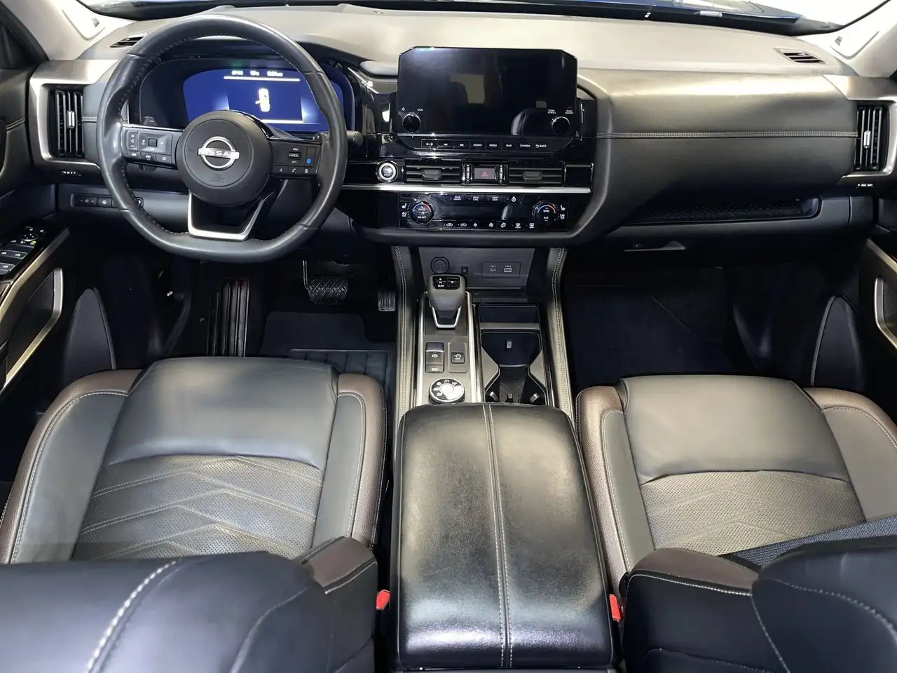 Nissan Pathfinder снимка Nissan Pathfinder