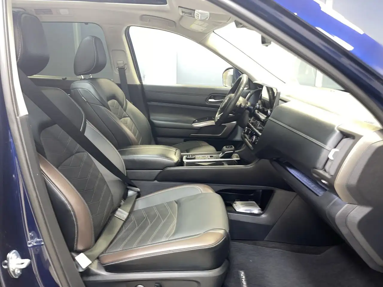 Nissan Pathfinder снимка Nissan Pathfinder