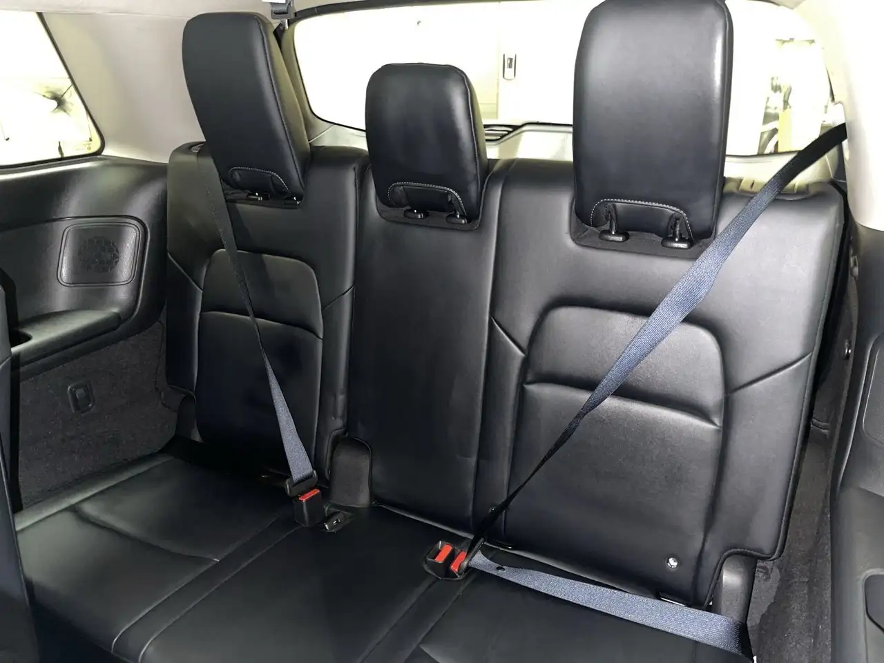Nissan Pathfinder снимка Nissan Pathfinder