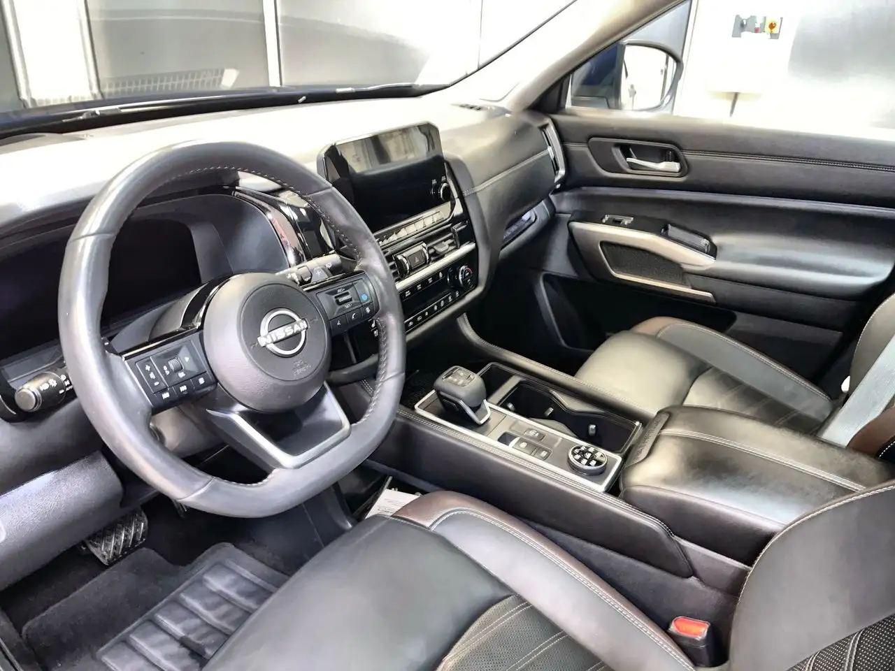 Nissan Pathfinder снимка Nissan Pathfinder