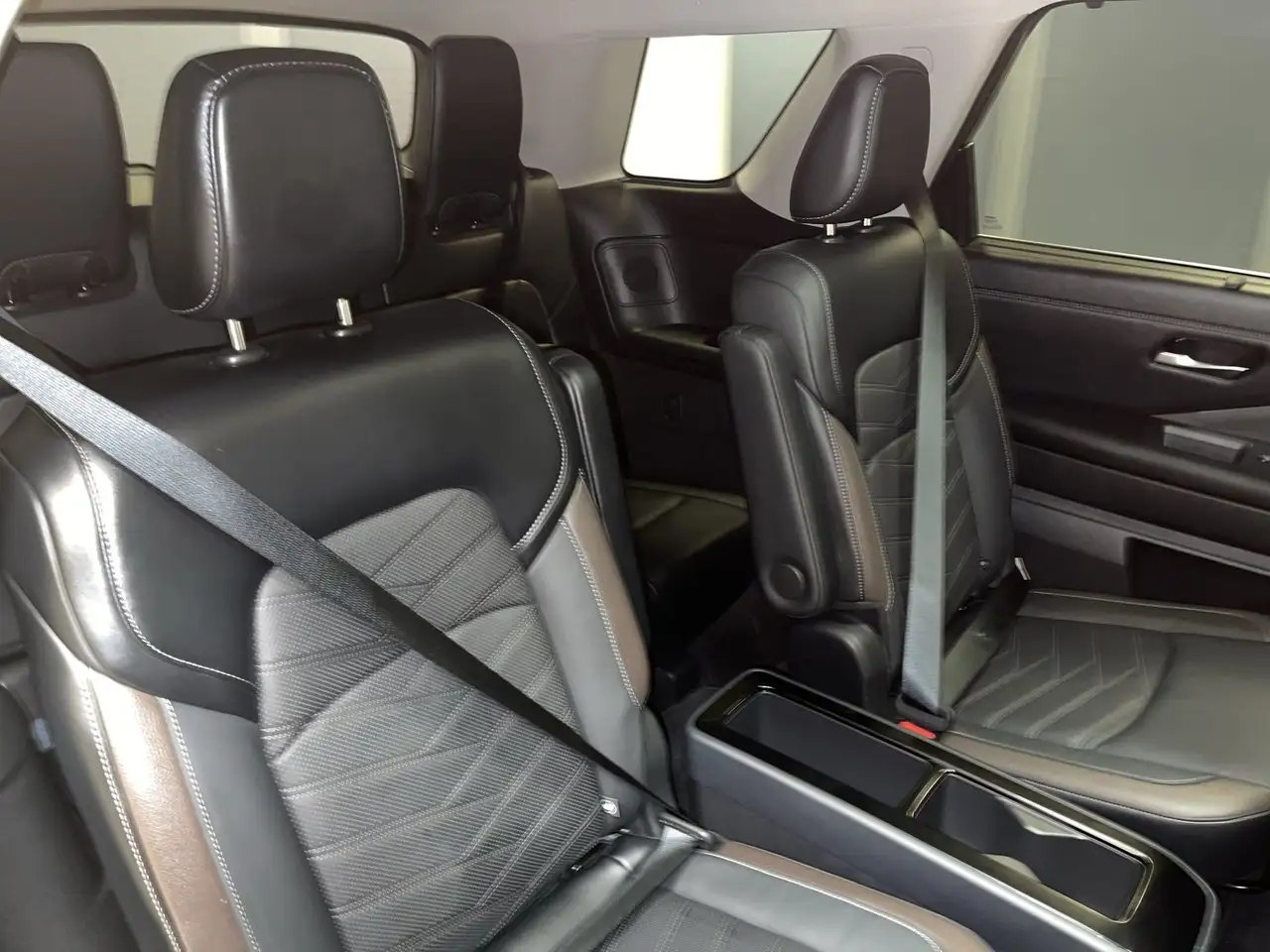 Nissan Pathfinder снимка Nissan Pathfinder