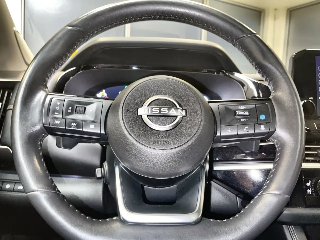 Nissan Pathfinder снимка Nissan Pathfinder
