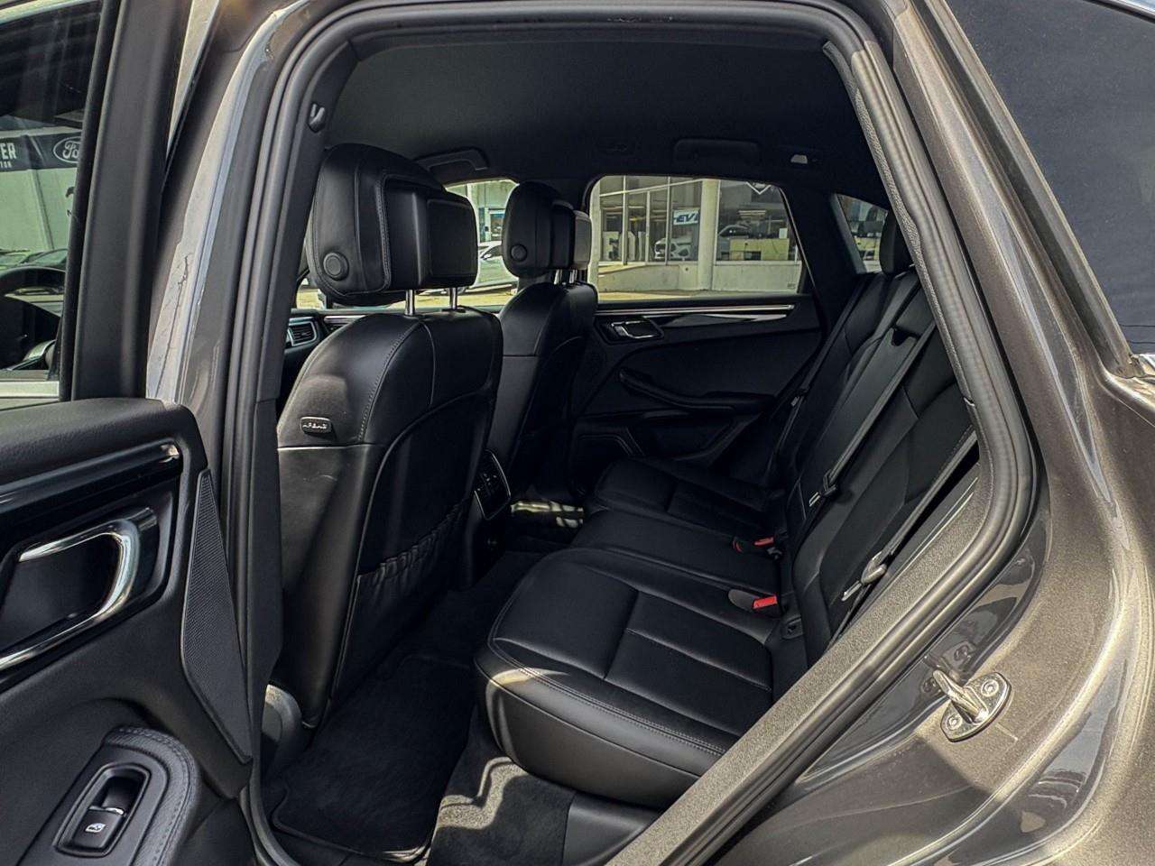 2016 Porsche Macan S thumb 13