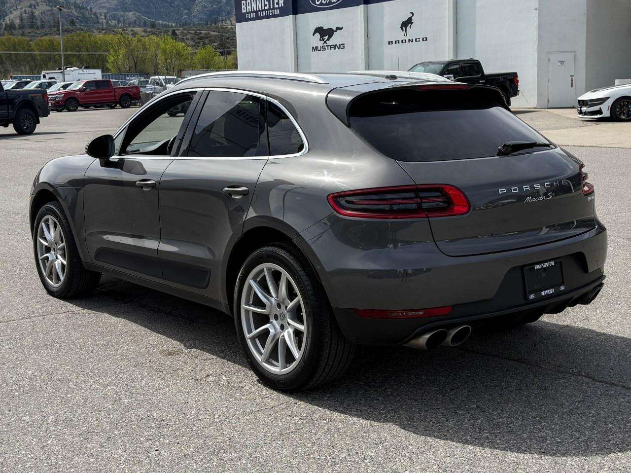 2016 Porsche Macan S thumb 8