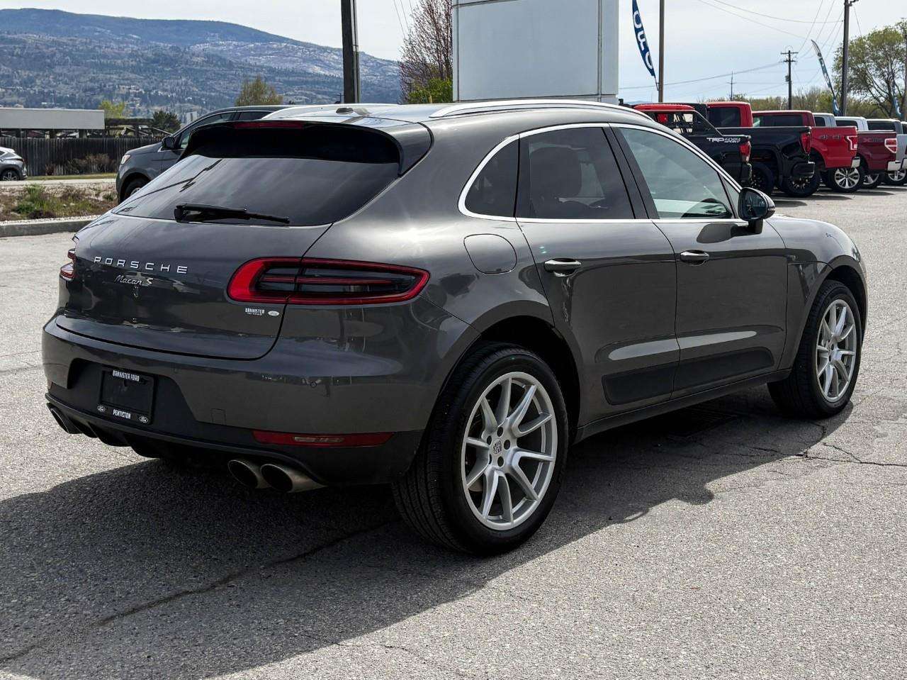 2016 Porsche Macan S alt 5