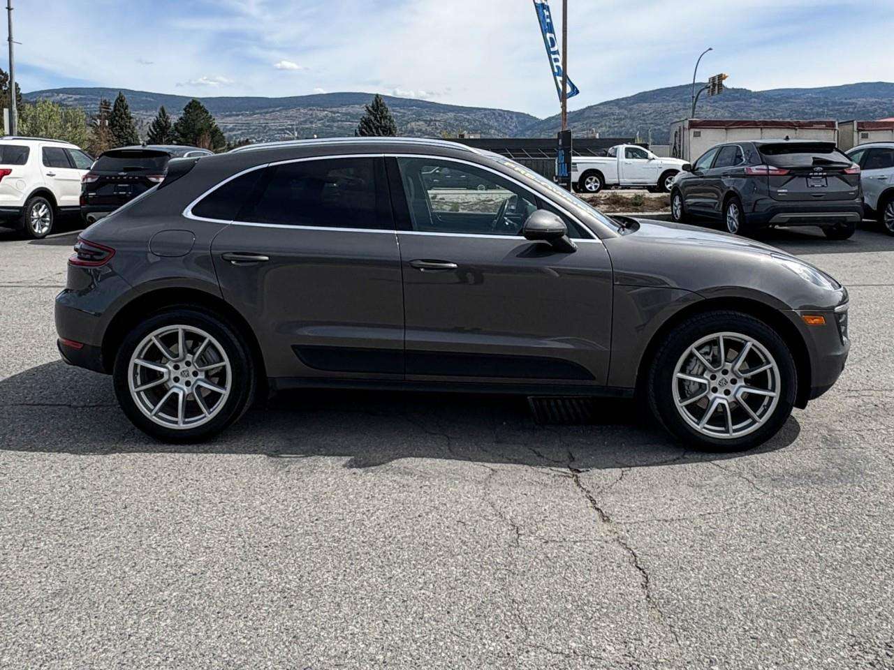 2016 Porsche Macan S alt 4