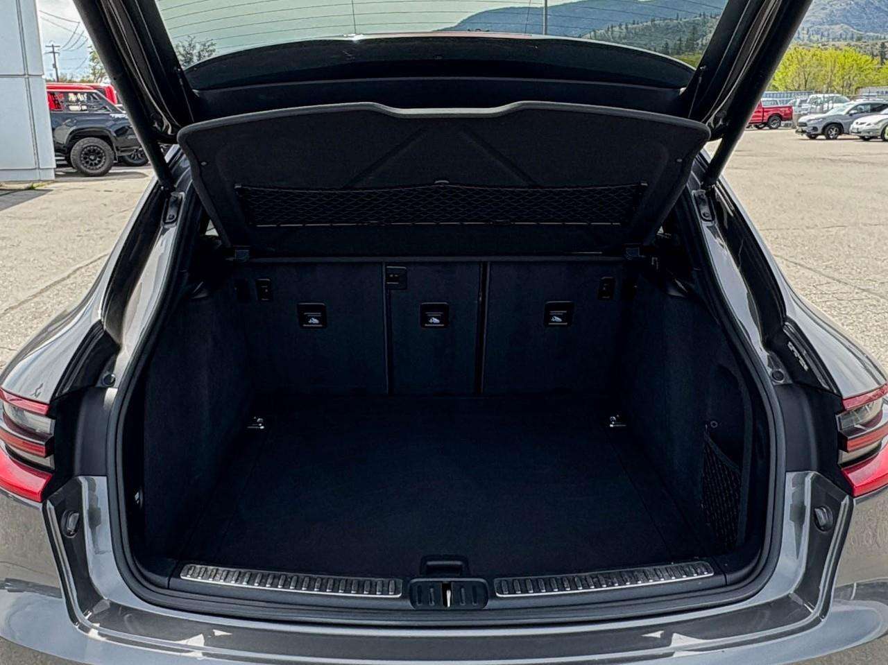 2016 Porsche Macan S thumb 7