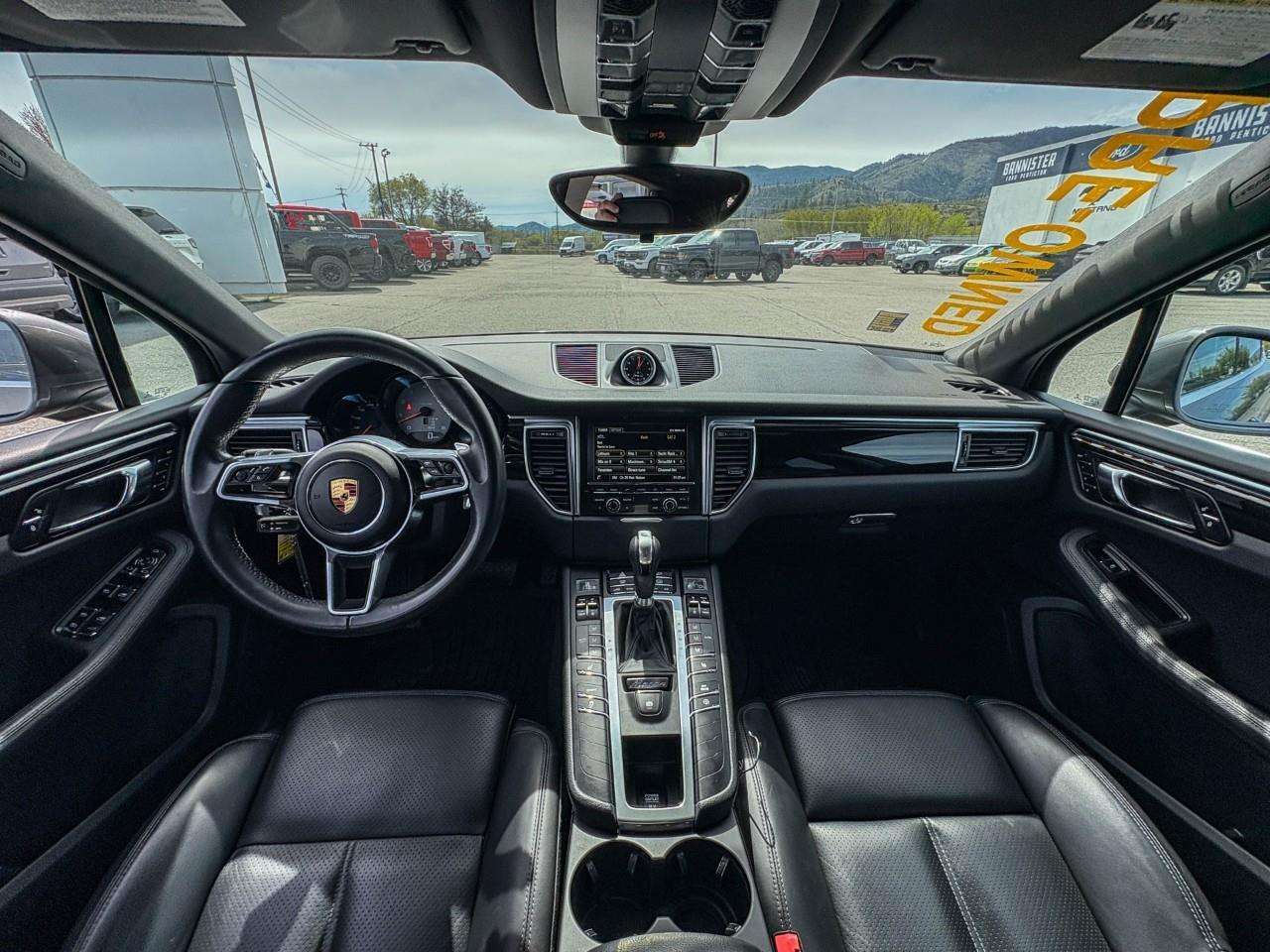 2016 Porsche Macan S thumb 14