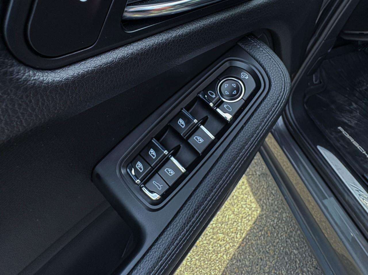 2016 Porsche Macan S thumb 21