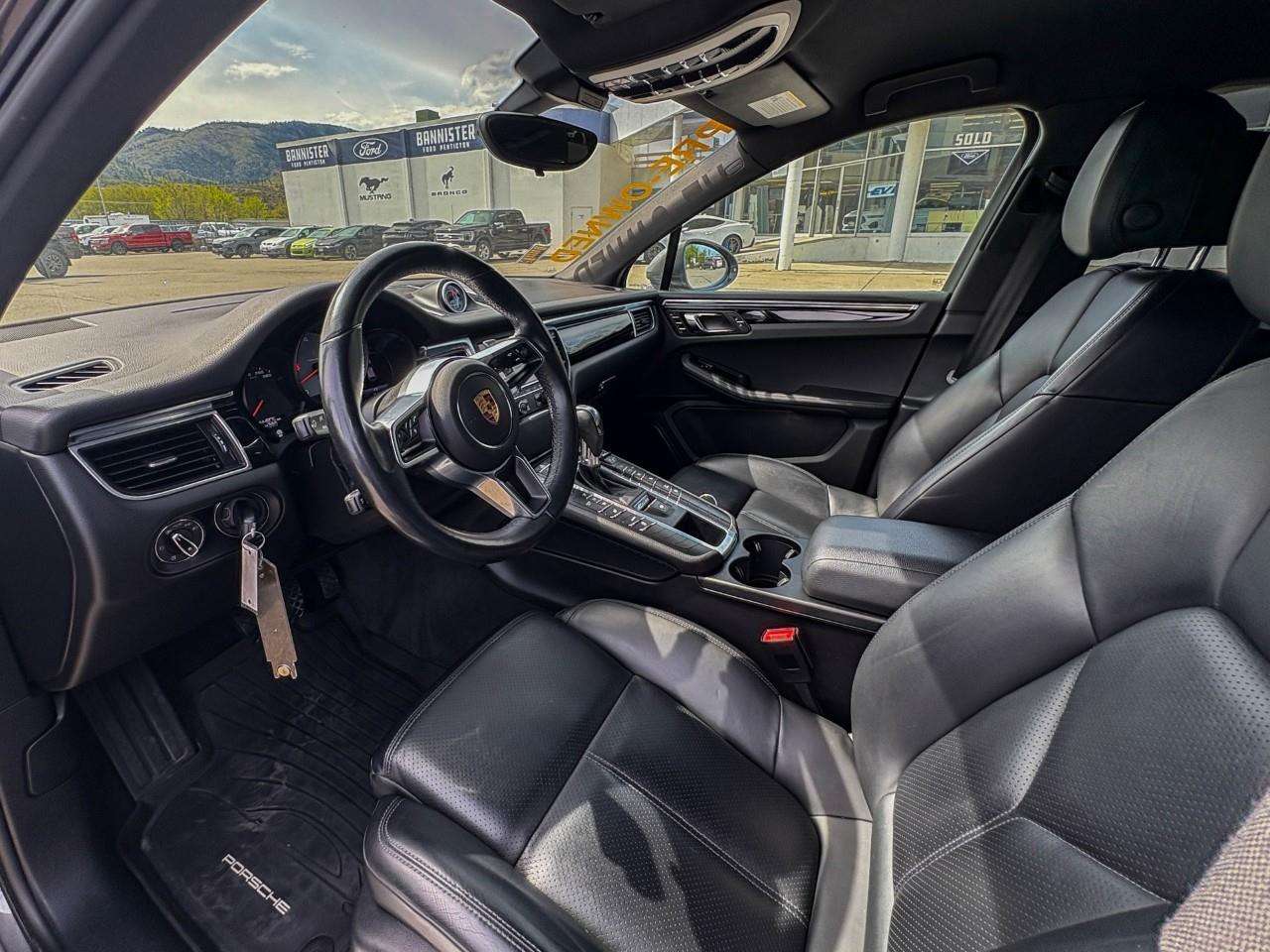 2016 Porsche Macan S thumb 11