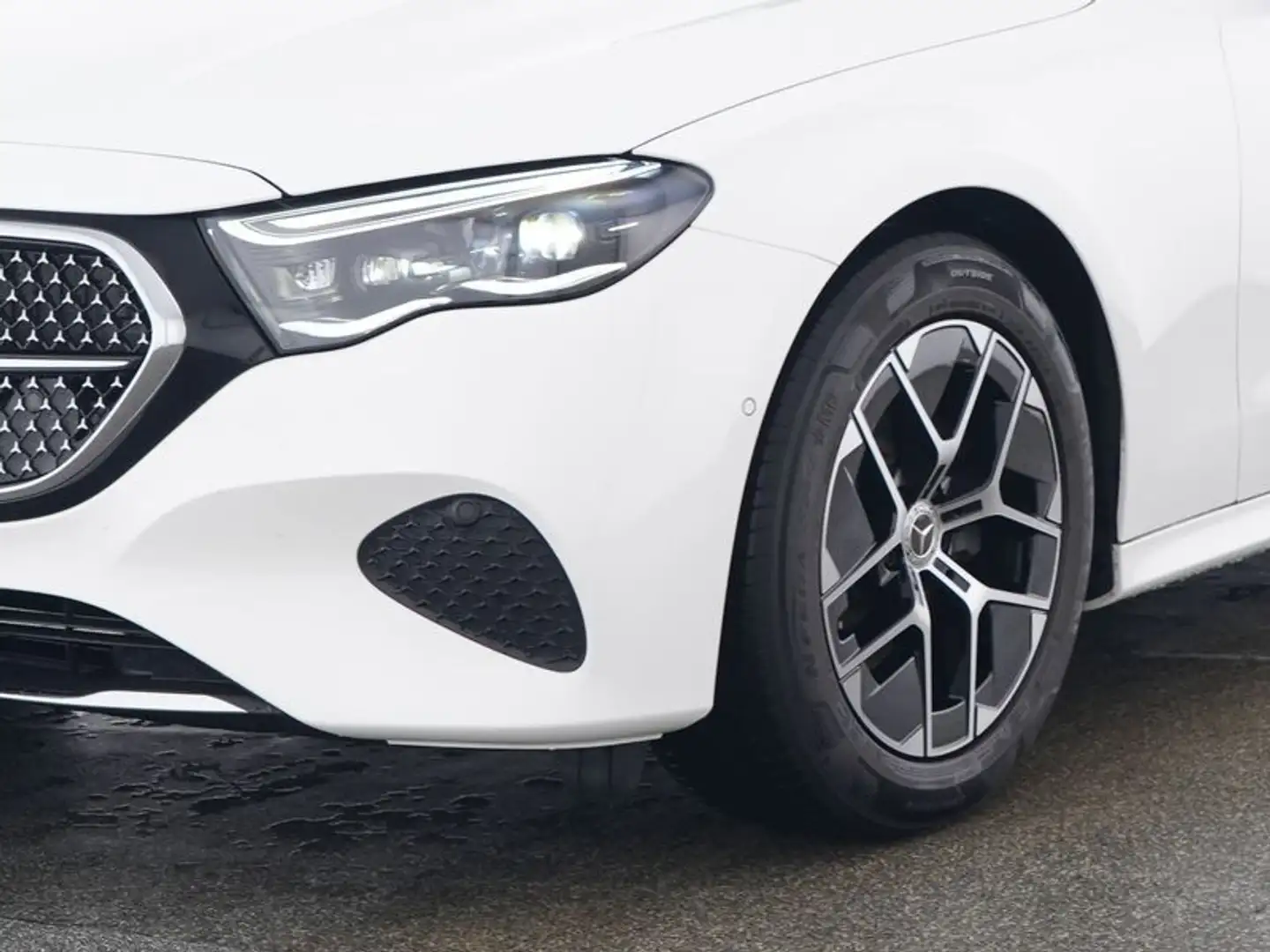 Mercedes-Benz E 200 T AVANTG-ADV+DISTR+AHK+360°+AMBIENTE+MEMOR Weiß - 2